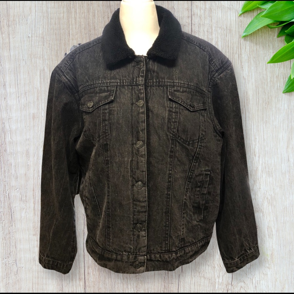Vigors Faux Shearling Denim Jacket in black . Size L